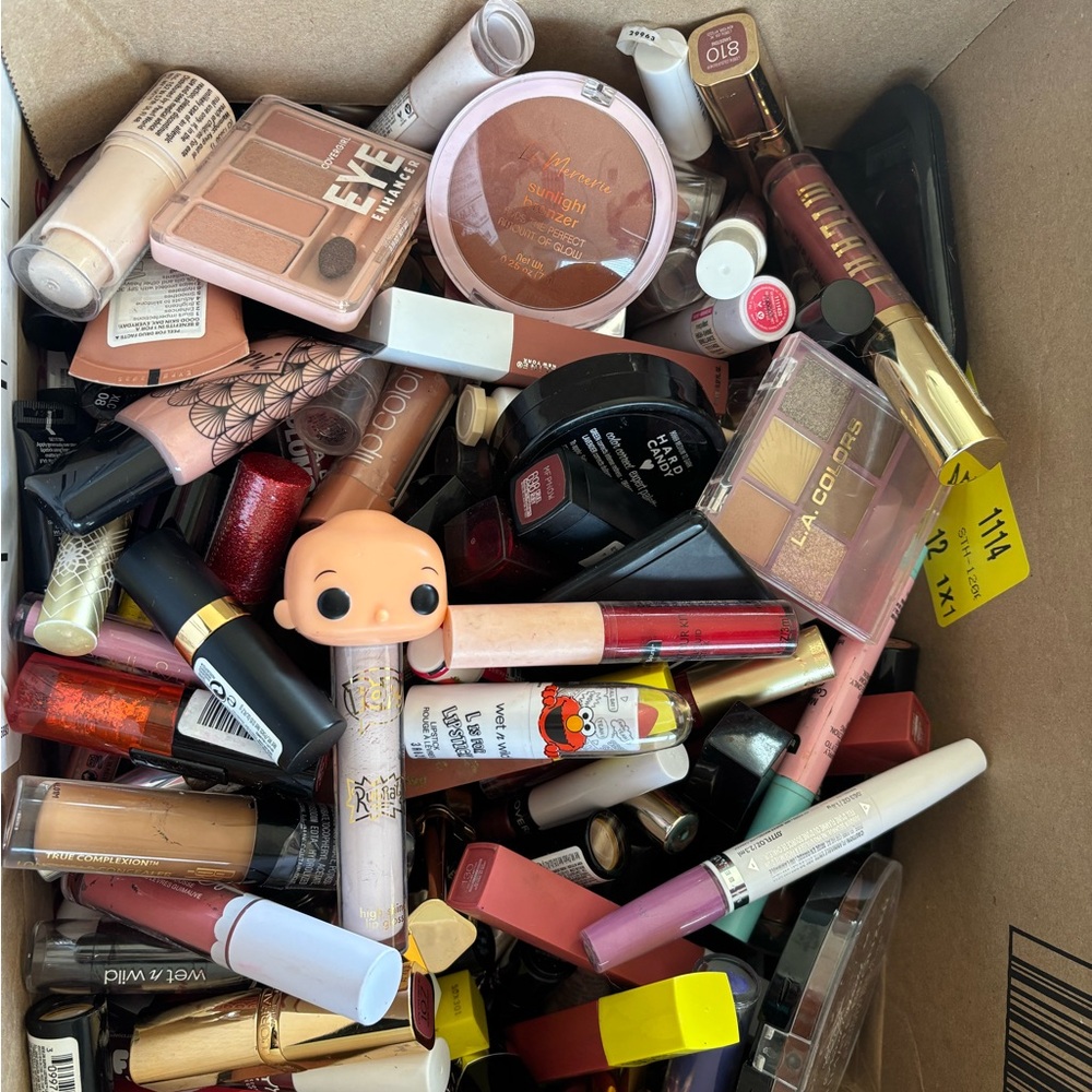 Makeup Lipsticks Eyeshadow bundle